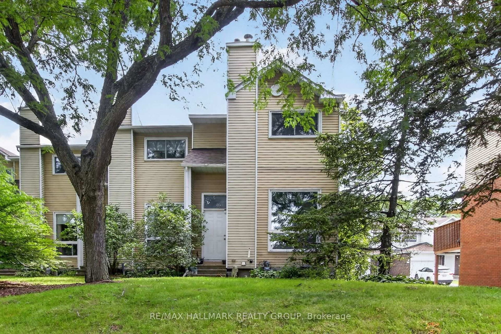 86 Esterlawn Private • #7 • Ottawa, ON photo 45