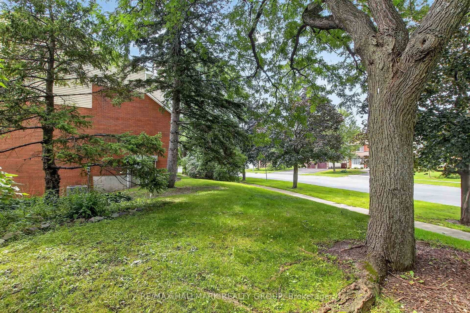 86 Esterlawn Private • #7 • Ottawa, ON photo 49