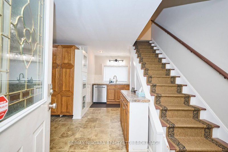 1444 Lakehurst Ave, Fort Erie, L2A 3A3 | Image 3