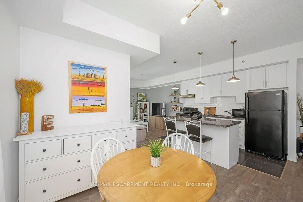 Condo for sale at 302-90 Charlton Avenue, Hamilton, Ontario, L8P 0B4 - Durand - MLS: X12732442