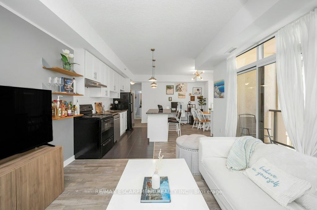 Condo for sale at 302-90 Charlton Avenue, Hamilton, Ontario, L8P 0B4 - Durand - MLS: X12732442