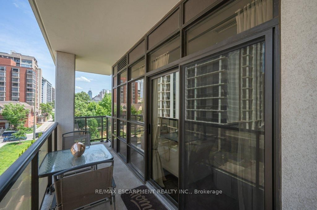 Condo for sale at 302-90 Charlton Avenue, Hamilton, Ontario, L8P 0B4 - Durand - MLS: X12732442