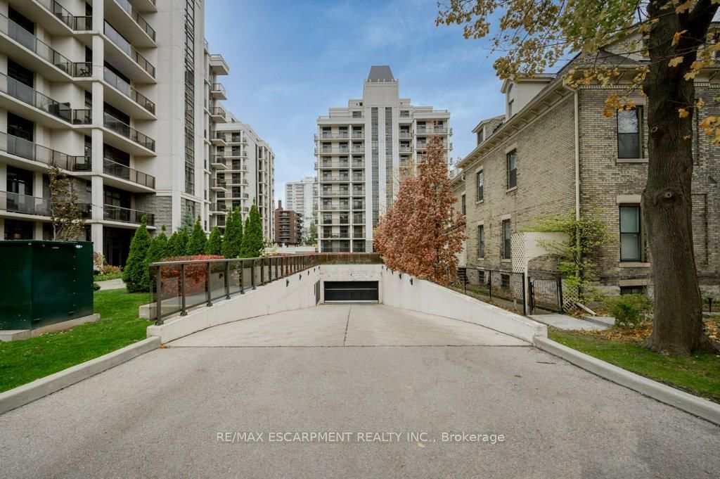 Condo for sale at 302-90 Charlton Avenue, Hamilton, Ontario, L8P 0B4 - Durand - MLS: X12732442