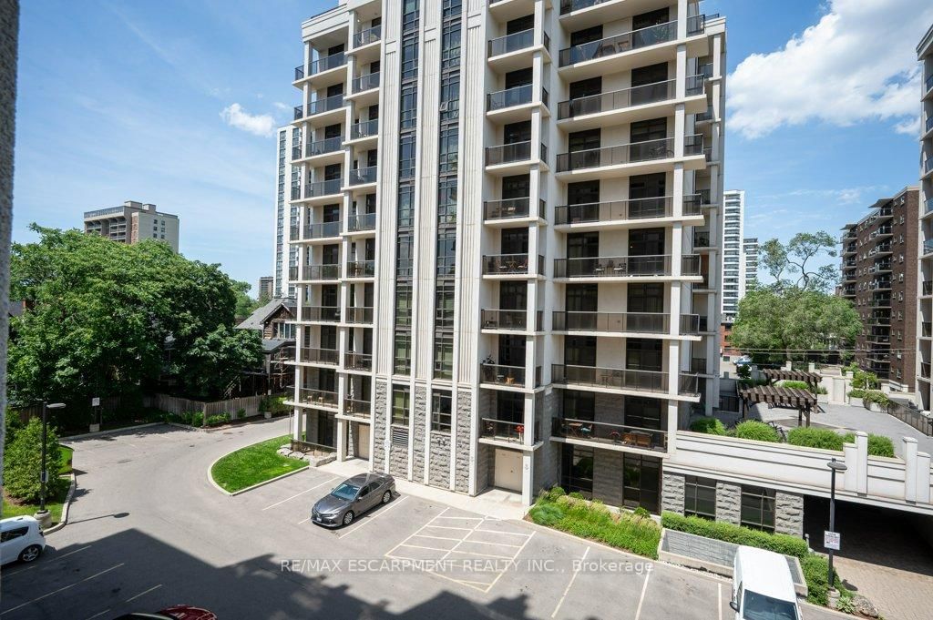 Condo for sale at 302-90 Charlton Avenue, Hamilton, Ontario, L8P 0B4 - Durand - MLS: X12732442