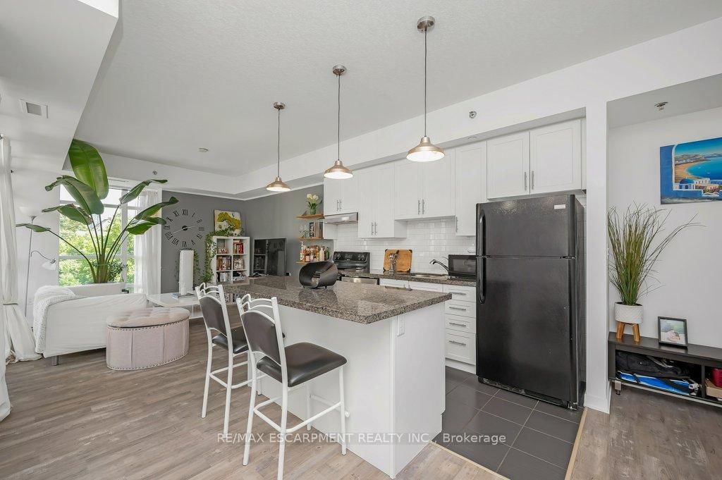 Condo for sale at 302-90 Charlton Avenue, Hamilton, Ontario, L8P 0B4 - Durand - MLS: X12732442