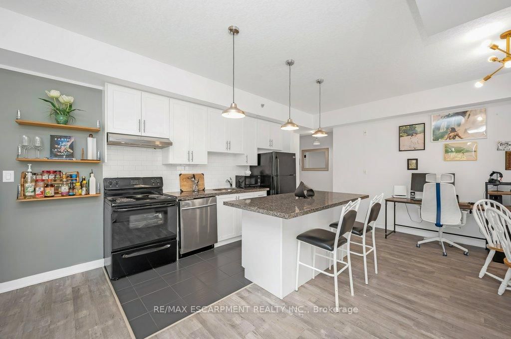 Condo for sale at 302-90 Charlton Avenue, Hamilton, Ontario, L8P 0B4 - Durand - MLS: X12732442