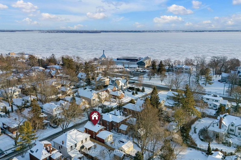 32 Livingston Ave, Kingston, K7L 4L2 | Image 2