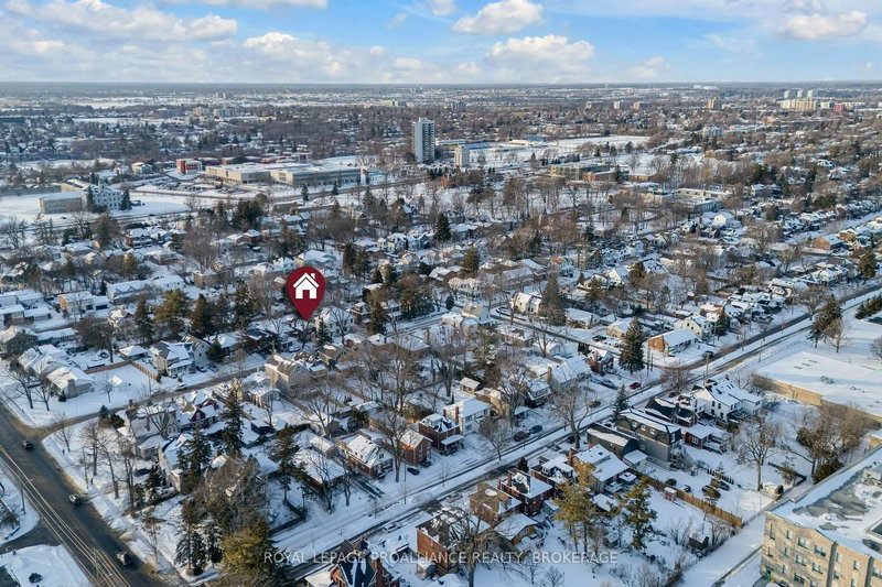 32 Livingston Ave, Kingston, K7L 4L2 | Image 3
