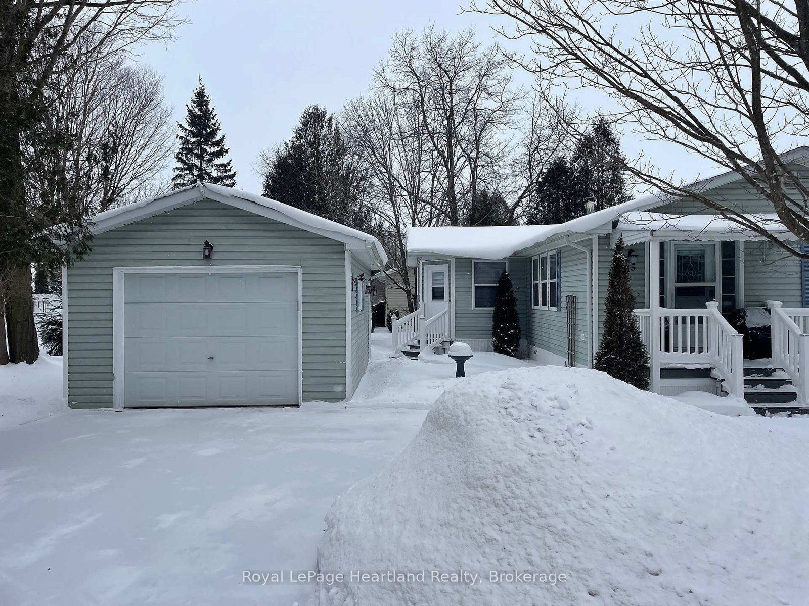 15 Huron Lane • Ashfield-Colborne-Wawanosh, ON photo 37