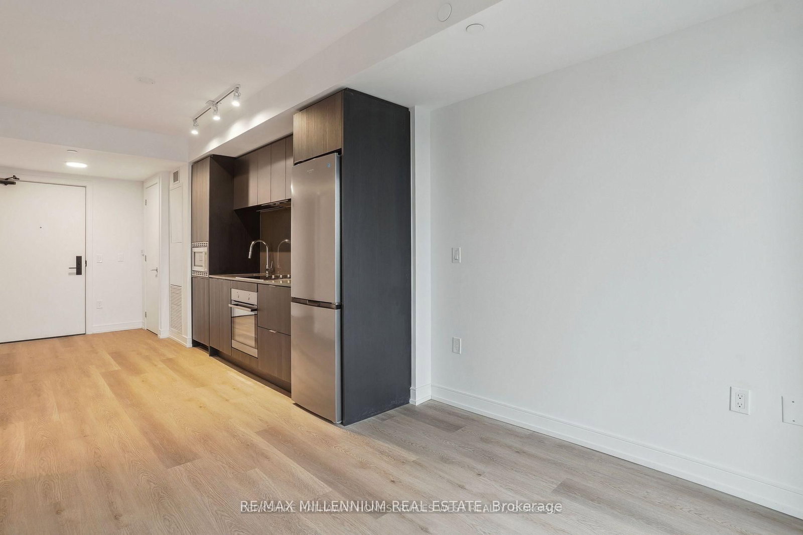 Condo for sale at 329-1 Jarvis Street, Hamilton, Ontario, L8R 3J2 - Beasley - MLS: X12732604