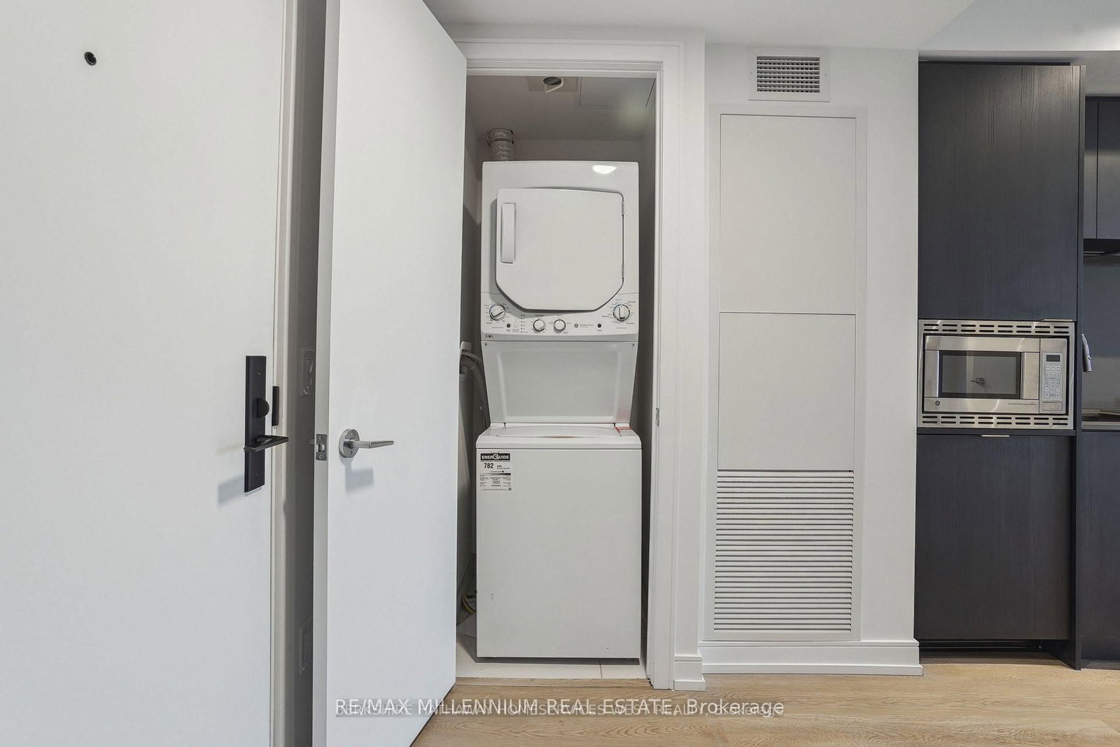 Condo for sale at 329-1 Jarvis Street, Hamilton, Ontario, L8R 3J2 - Beasley - MLS: X12732604