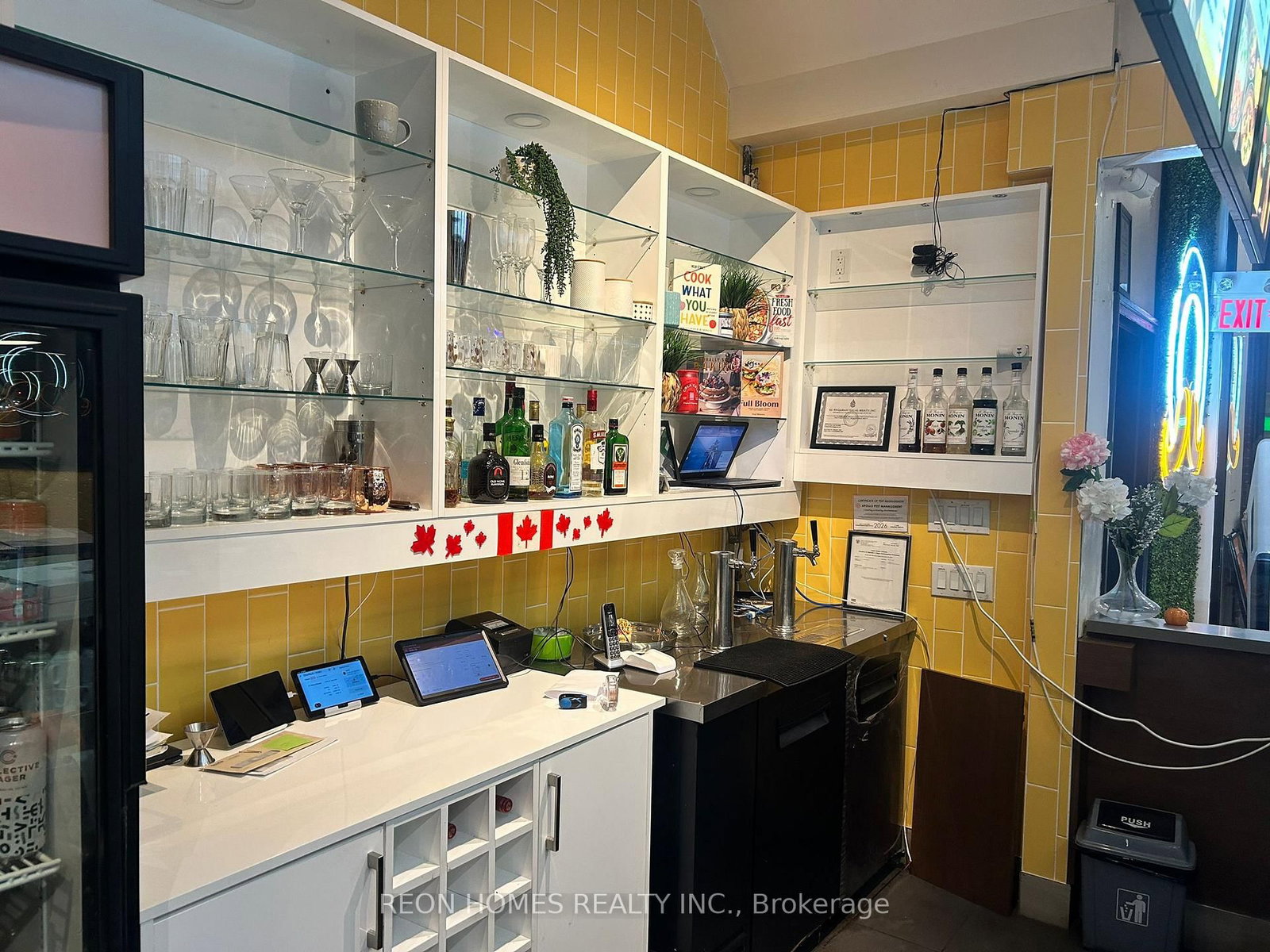 8 Erb Street W - Photo 7