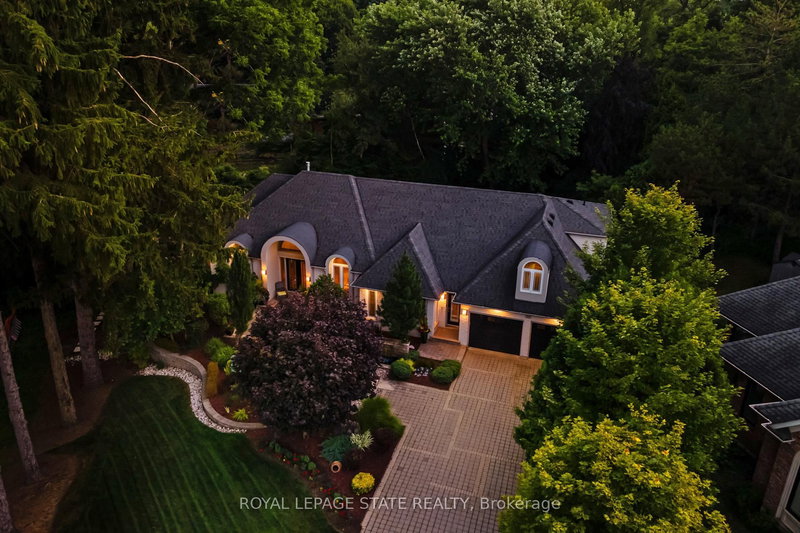 34 Harrington Pl, Hamilton, L9G 4Z2 | Image 2