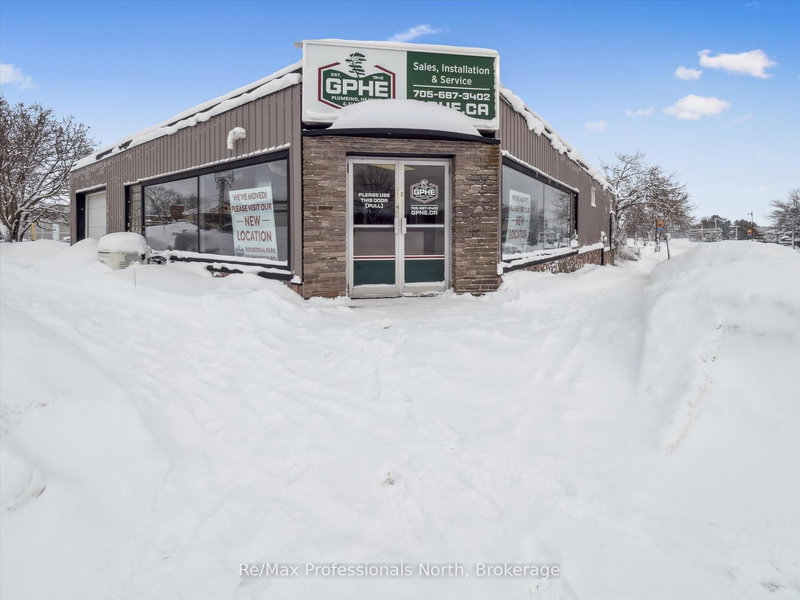 210-250 Brock St, Gravenhurst, P1P 1H4 | Image 3