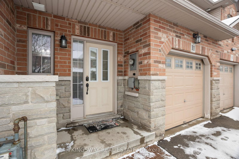 11 Marina Point Cres, Hamilton, L8E 0E4 | Image 2