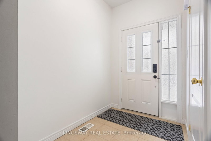 11 Marina Point Cres, Hamilton, L8E 0E4 | Image 3