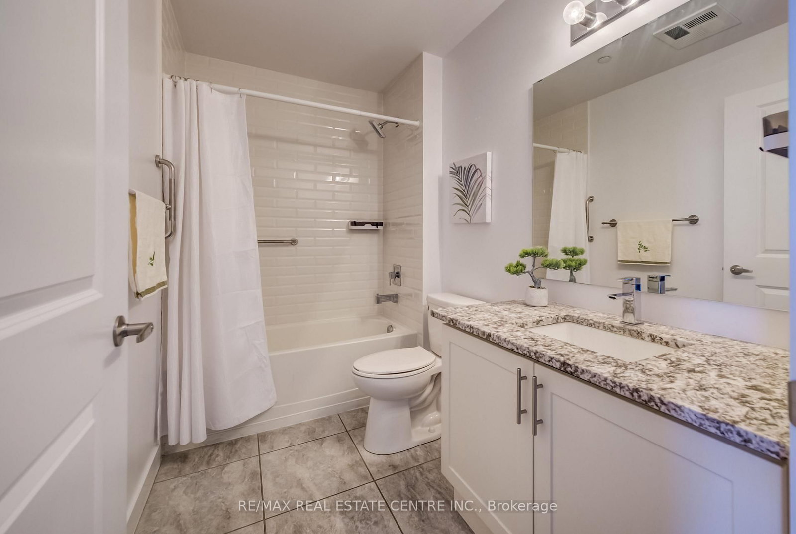 35 Southshore Crescent, Unit 303 - Photo 28