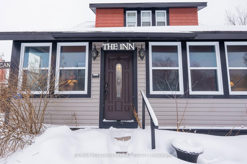 830 Muskoka Rd S, Gravenhurst, P1P 1K3 | Image 2