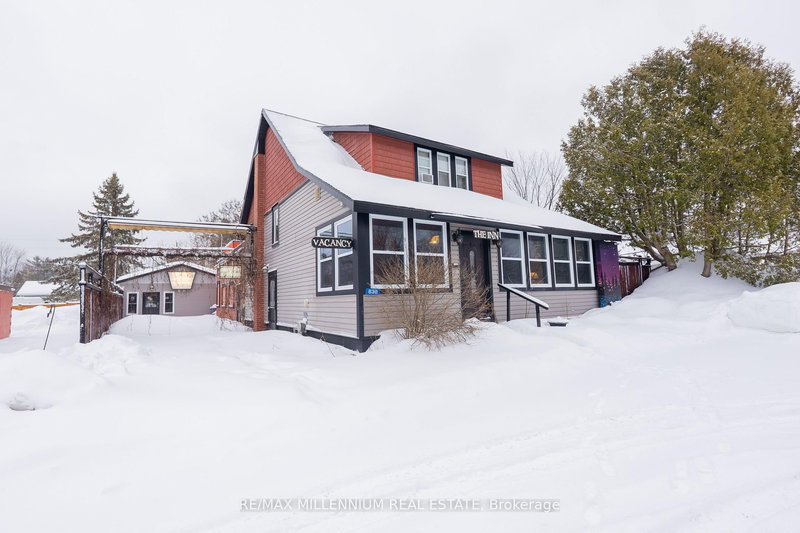 830 Muskoka Rd S, Gravenhurst, P1P 1K3 | Image 3