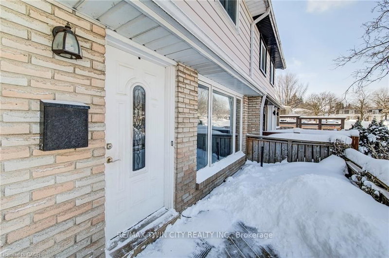 71 SHADELAND Cres, Kitchener, N2M 2J1 | Image 3