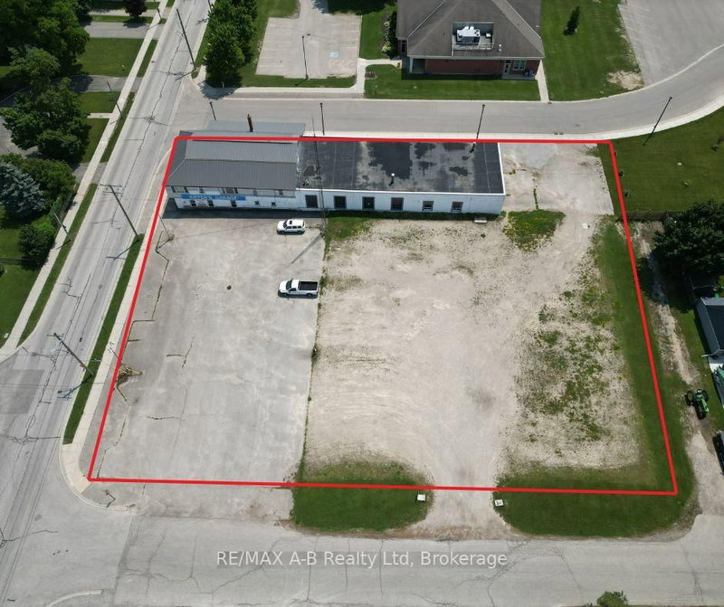 15 MILL St E, Perth East, N0K 1M0 | Image 2