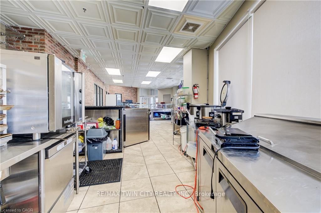 185 KING Street N - Photo 10