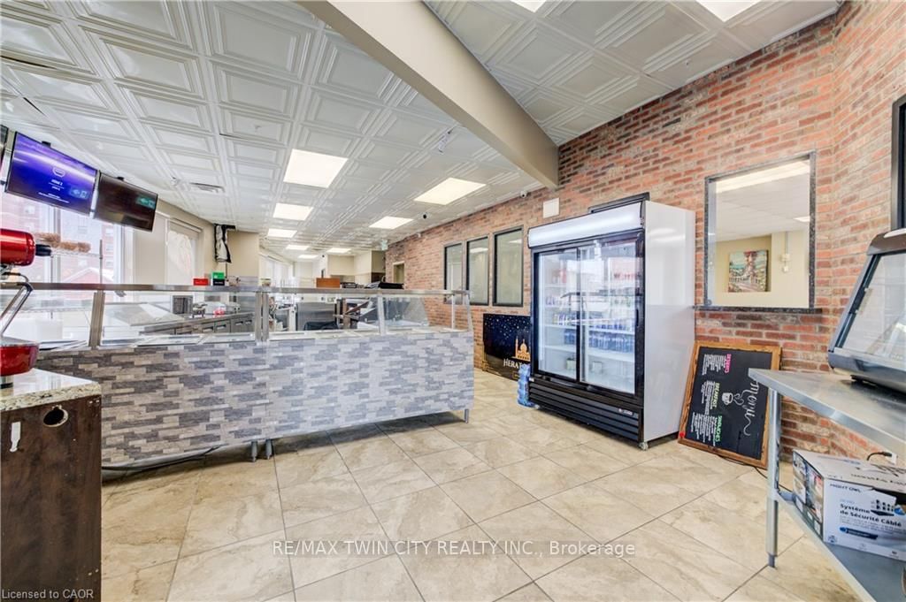 185 KING Street N - Photo 4