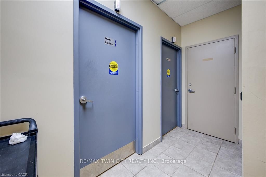 185 KING Street N - Photo 6