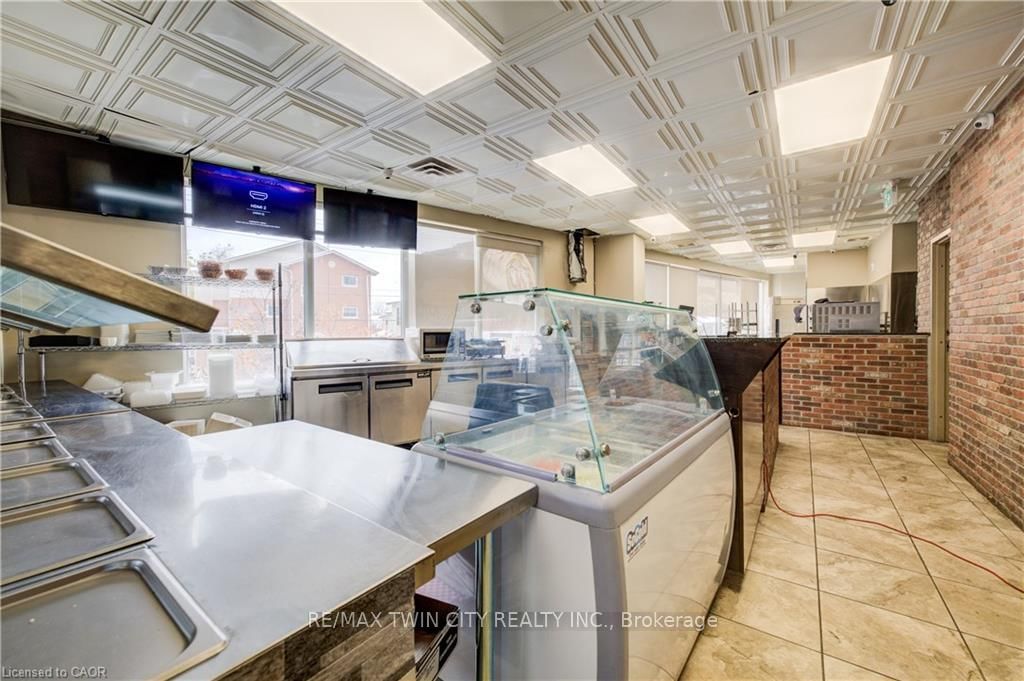 185 KING Street N - Photo 7