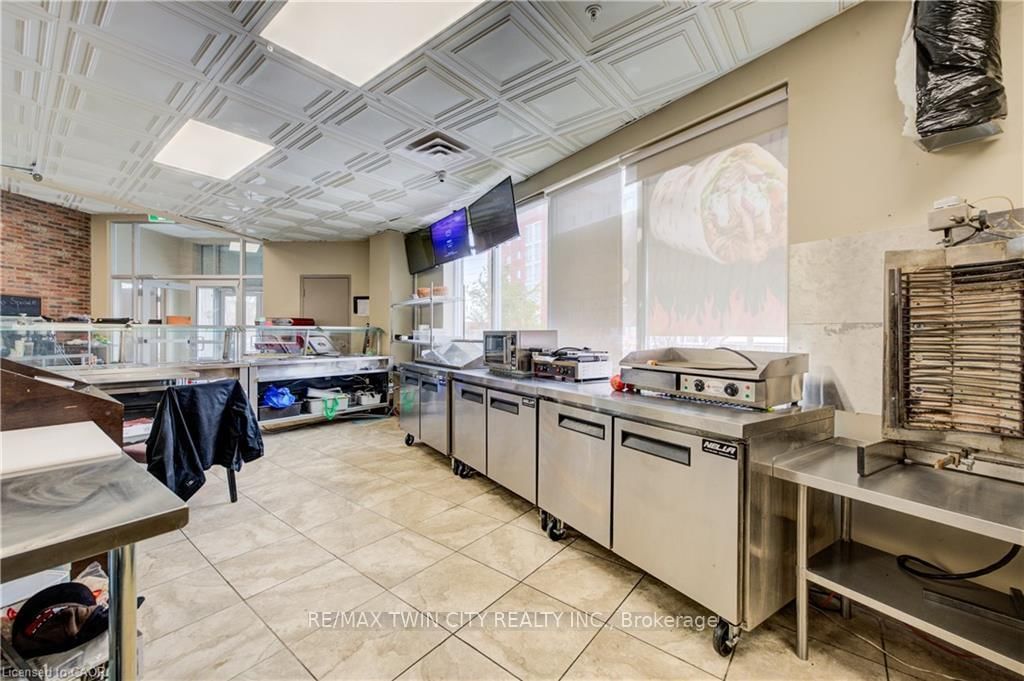 185 KING Street N - Photo 8