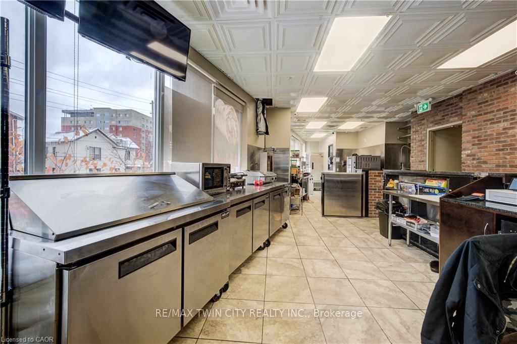 185 KING Street N - Photo 9