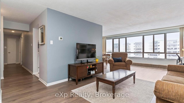 902 - 570 Proudfoot Lane