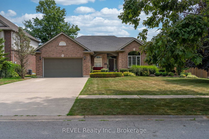 5 Beechwood Cres, Pelham, L0S 1E7 | Image 2