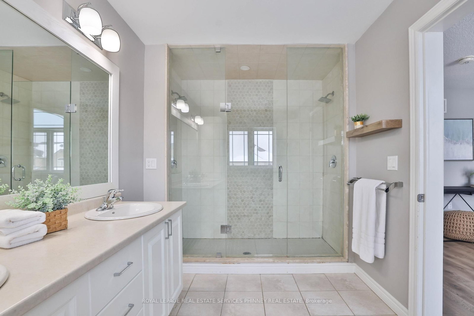 Detached House for sale at 15 Cutts Crescent, Hamilton, Ontario, L0R 1C0 - Binbrook - MLS: X12736906