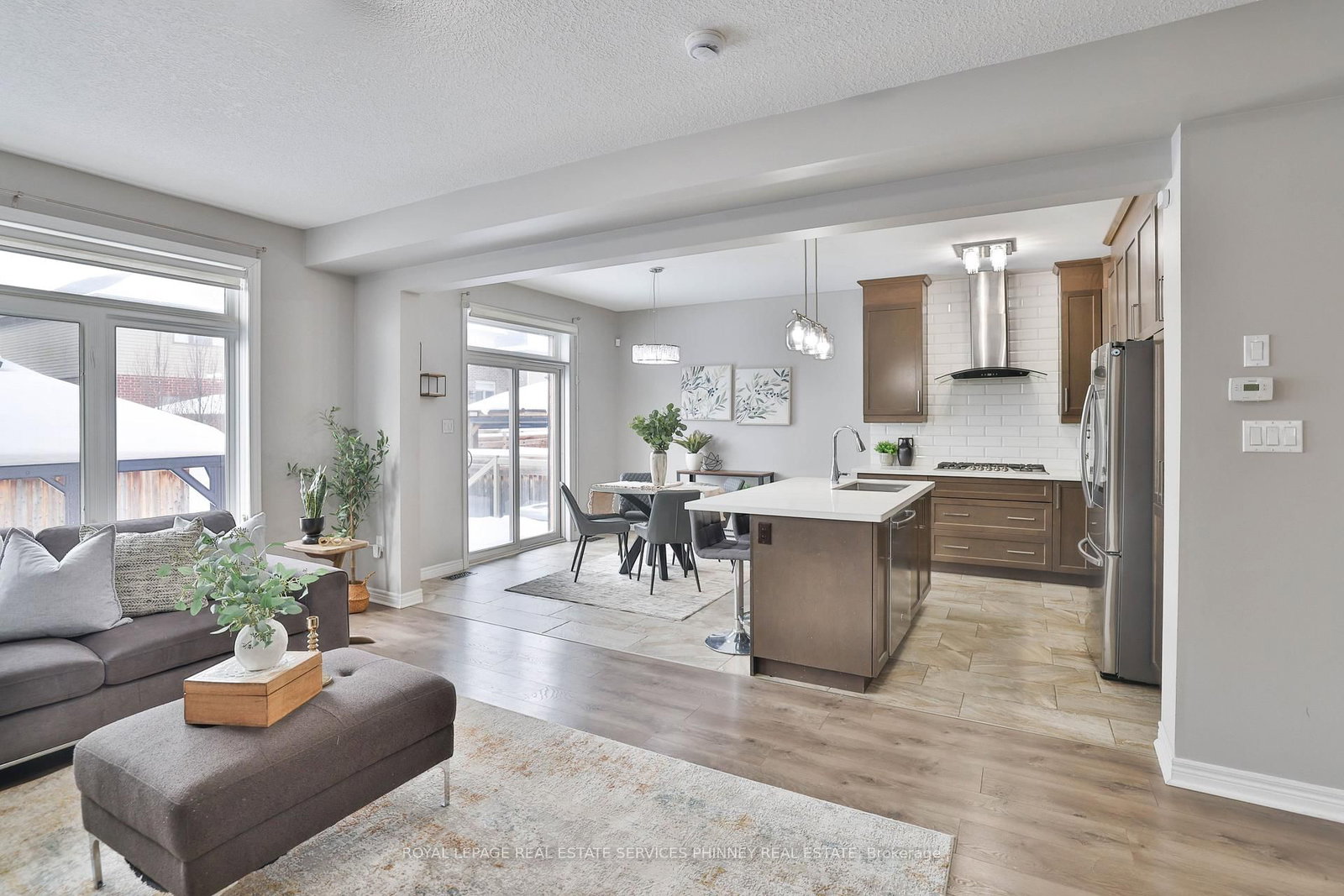 Detached House for sale at 15 Cutts Crescent, Hamilton, Ontario, L0R 1C0 - Binbrook - MLS: X12736906