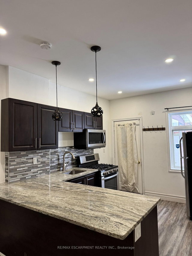 2 - 1152 King Street E