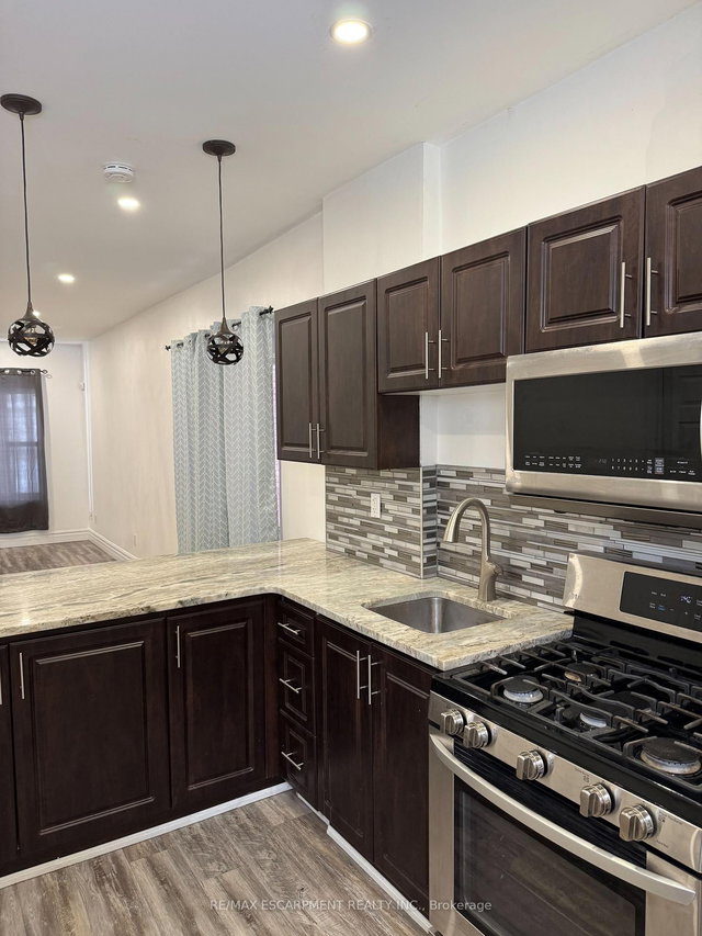 2 - 1152 King Street E