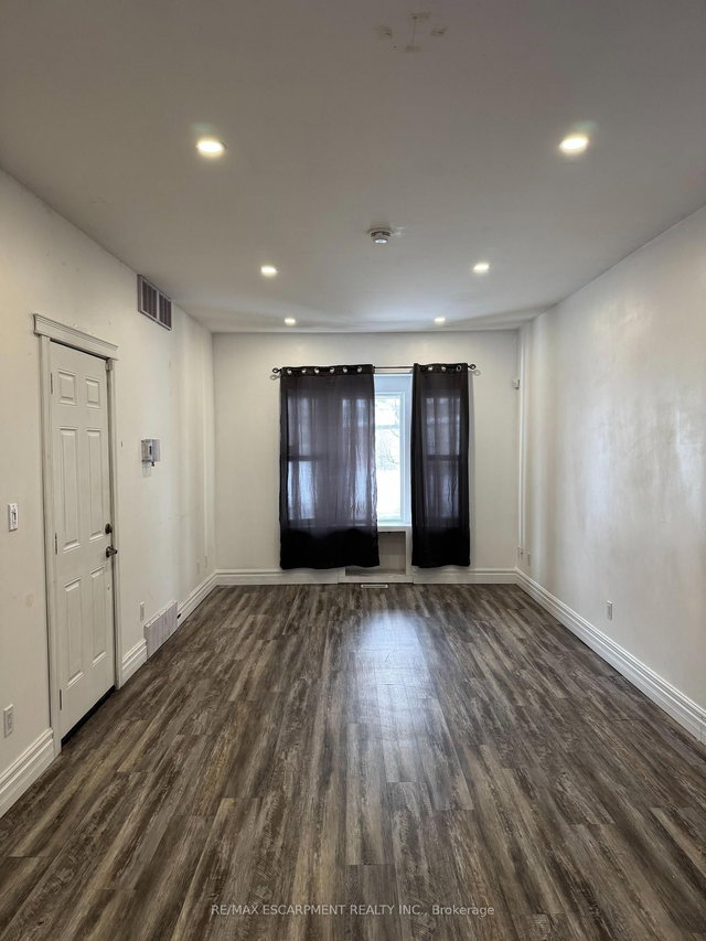 2 - 1152 King Street E