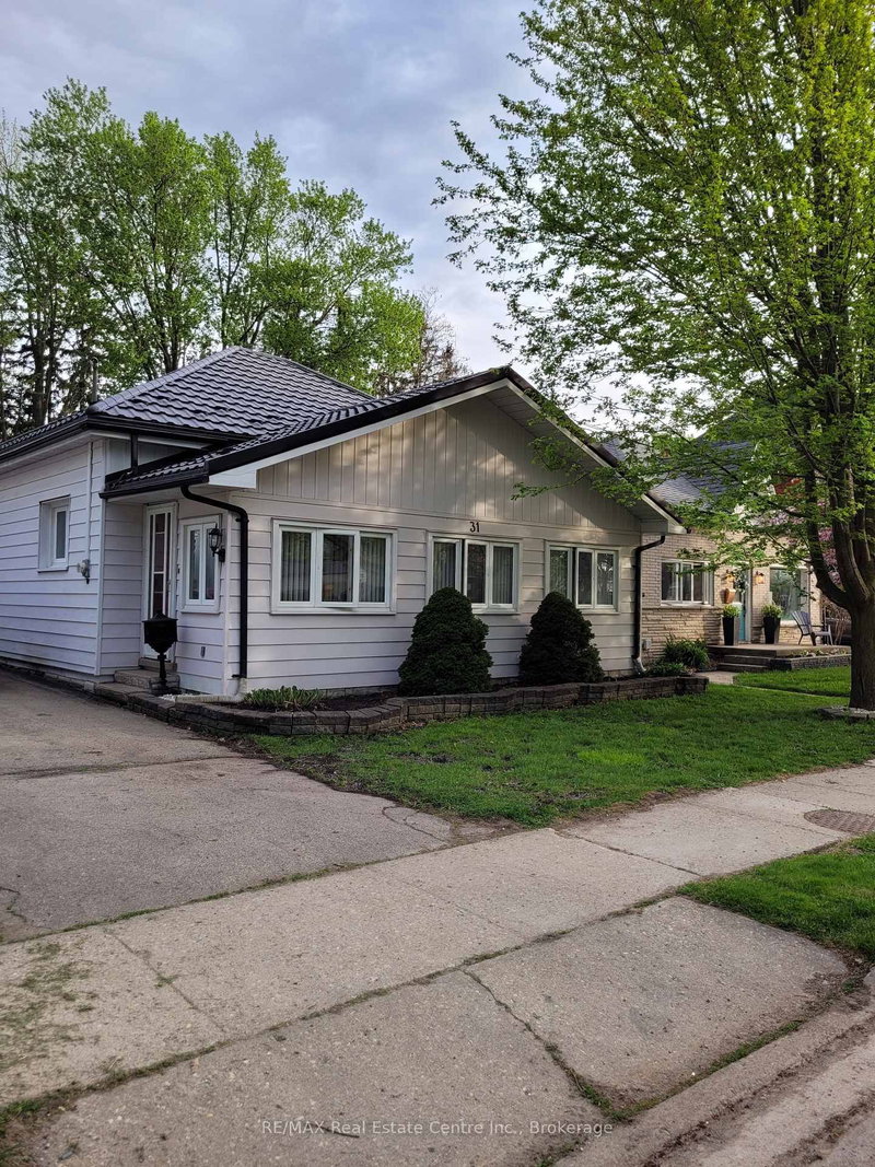 home for lease on 31 Railway Avenue