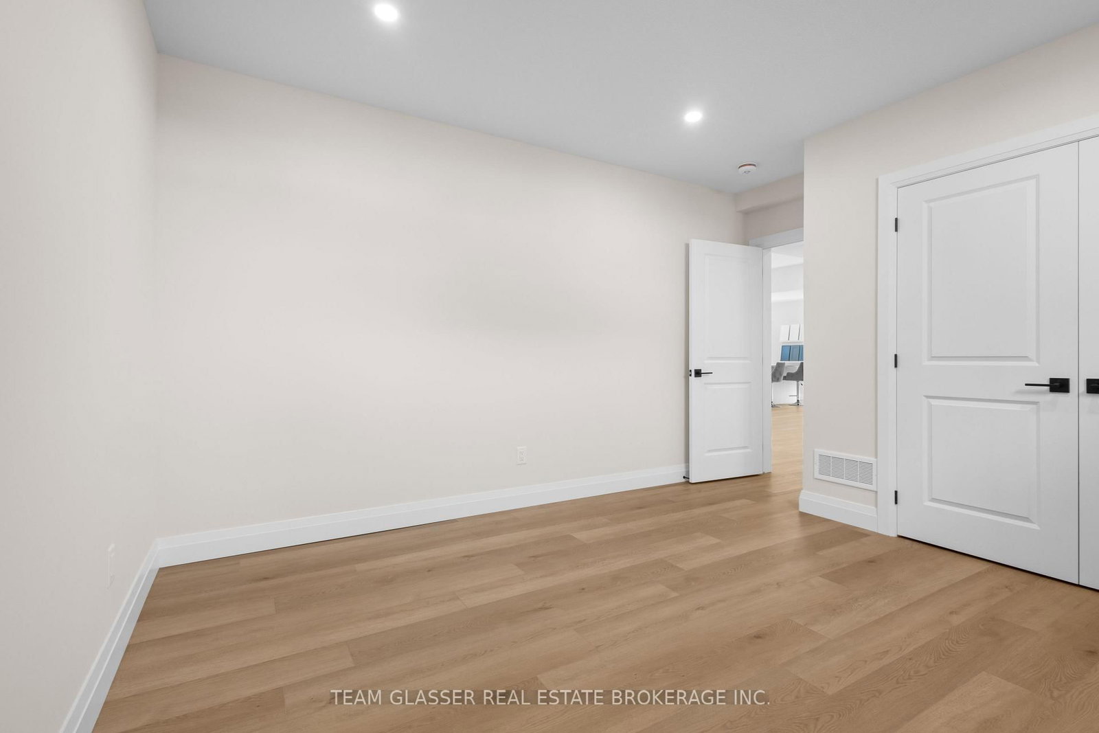 Detached House for sale at 70 Benner Boulevard, Middlesex Centre, Ontario, N0L 1R0 - Kilworth - MLS: X12737842