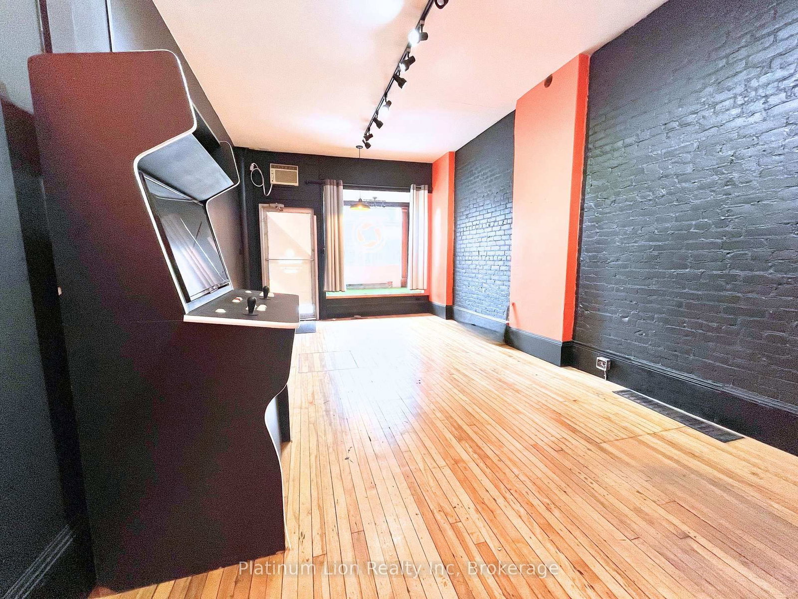 319 King Street E - Photo 8