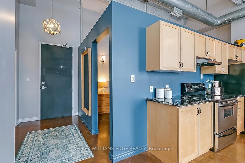 Condo for sale at 311-11 Rebecca Street, Hamilton, Ontario, L8R 3H7 - Beasley - MLS: X12739346