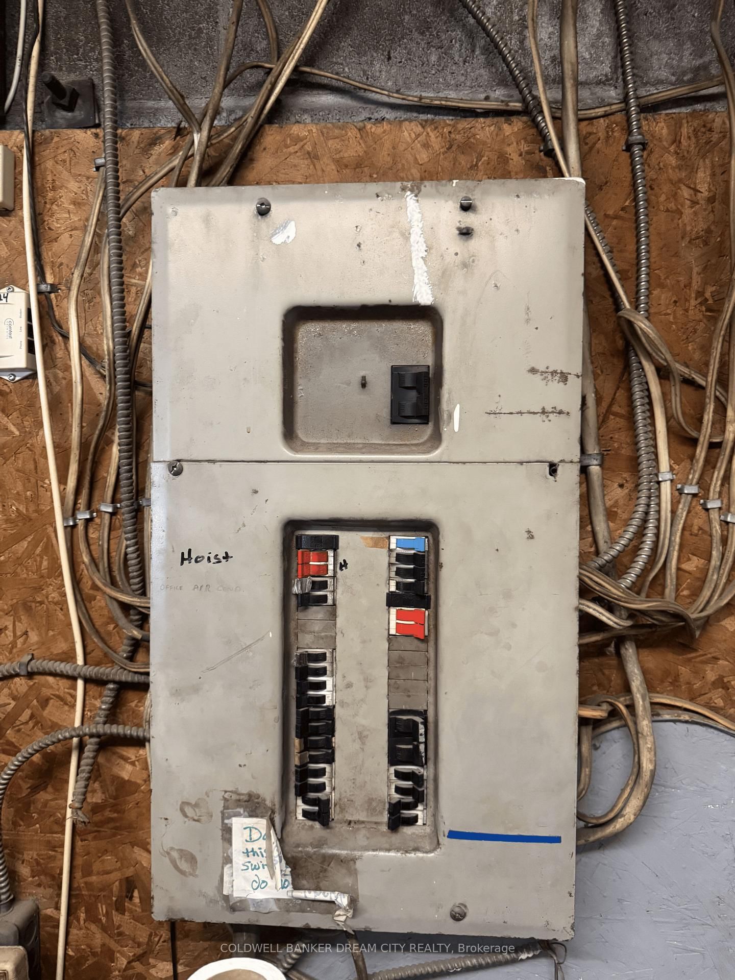 165 King Street W - Photo 16