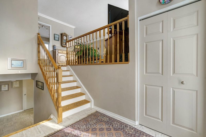 13 Mcmurdo Crt, Ottawa, K2E 5V8 | Image 2