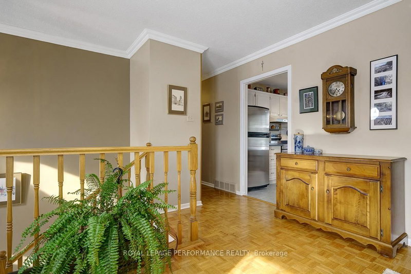 13 Mcmurdo Crt, Ottawa, K2E 5V8 | Image 3