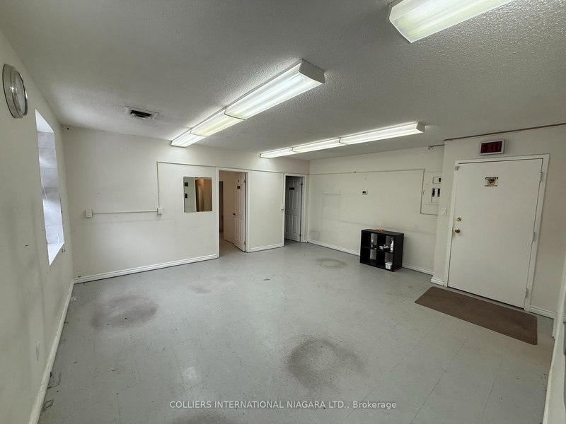 6710 Drummond Rd, Niagara Falls, L2G 4P1 | Image 3