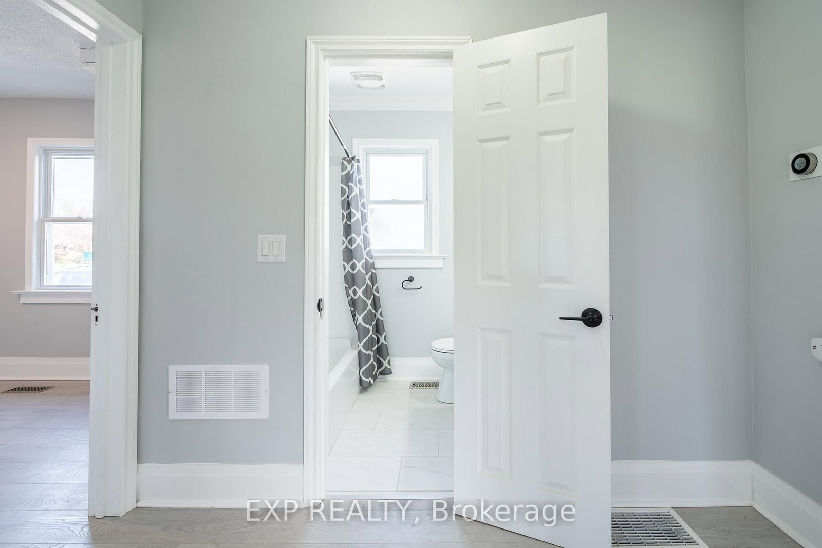 Detached House for sale at 728 Gorham Road, Fort Erie, Ontario, L0S 1N0 - Point Abino - MLS: X12740508