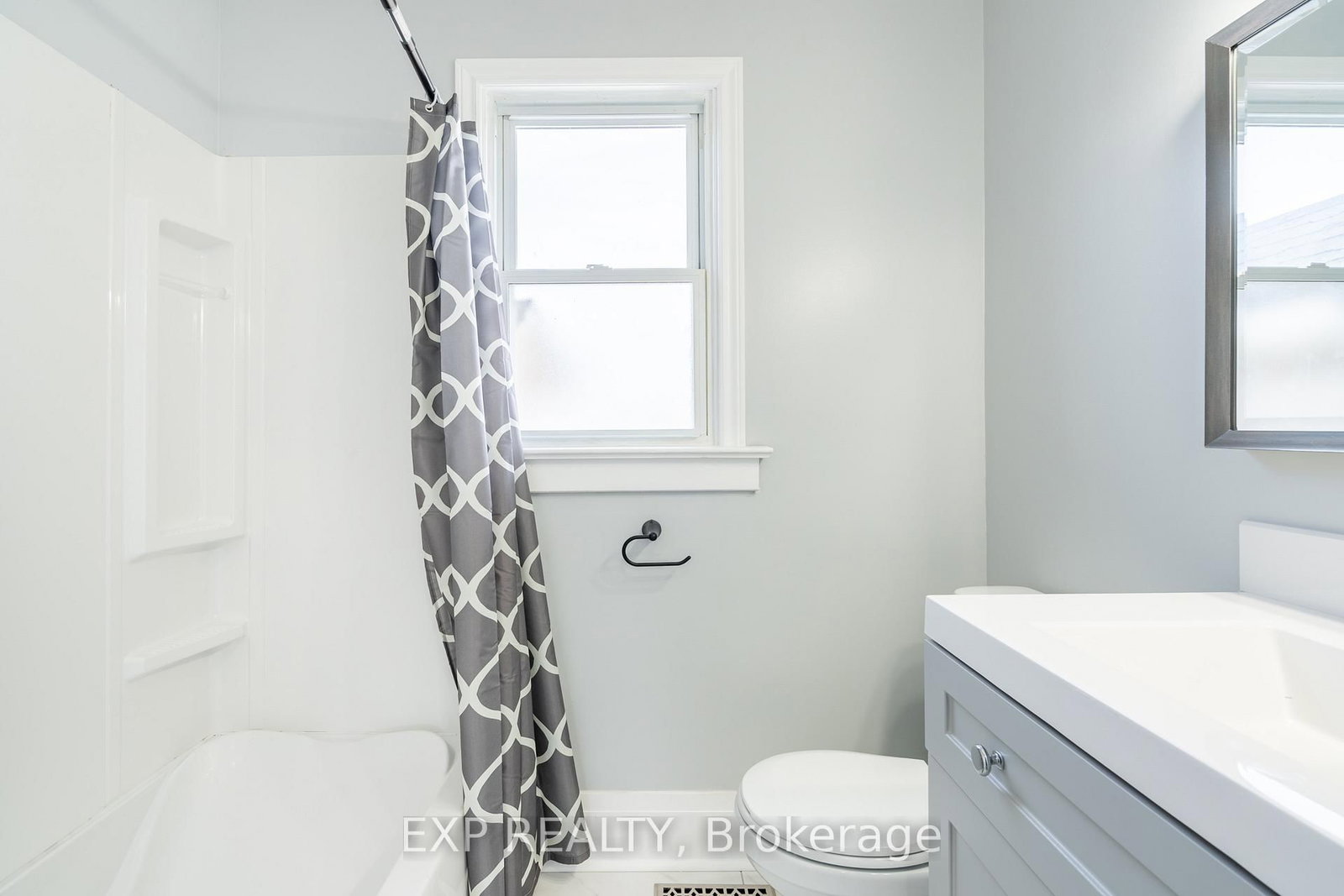 Detached House for sale at 728 Gorham Road, Fort Erie, Ontario, L0S 1N0 - Point Abino - MLS: X12740508