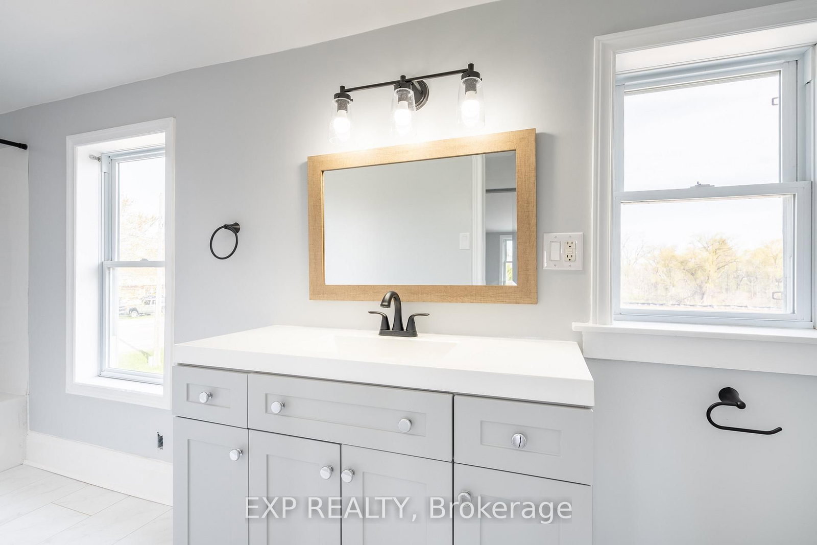 Detached House for sale at 728 Gorham Road, Fort Erie, Ontario, L0S 1N0 - Point Abino - MLS: X12740508