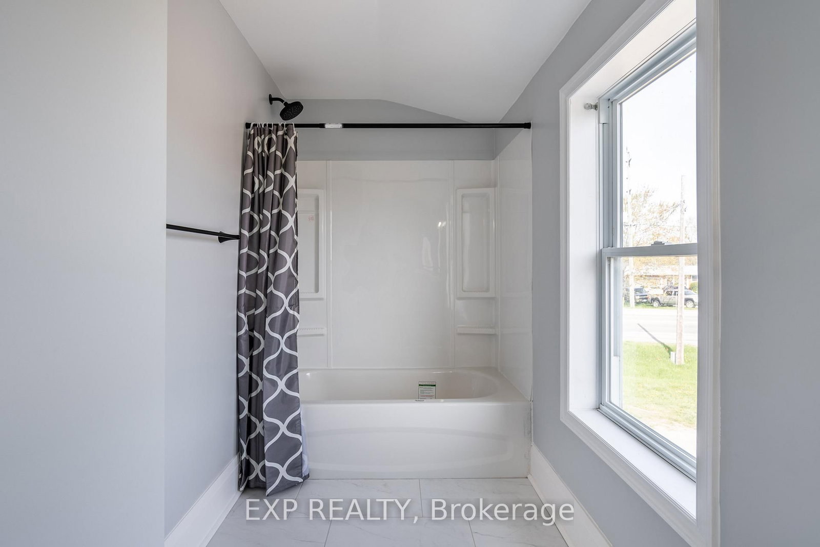 Detached House for sale at 728 Gorham Road, Fort Erie, Ontario, L0S 1N0 - Point Abino - MLS: X12740508